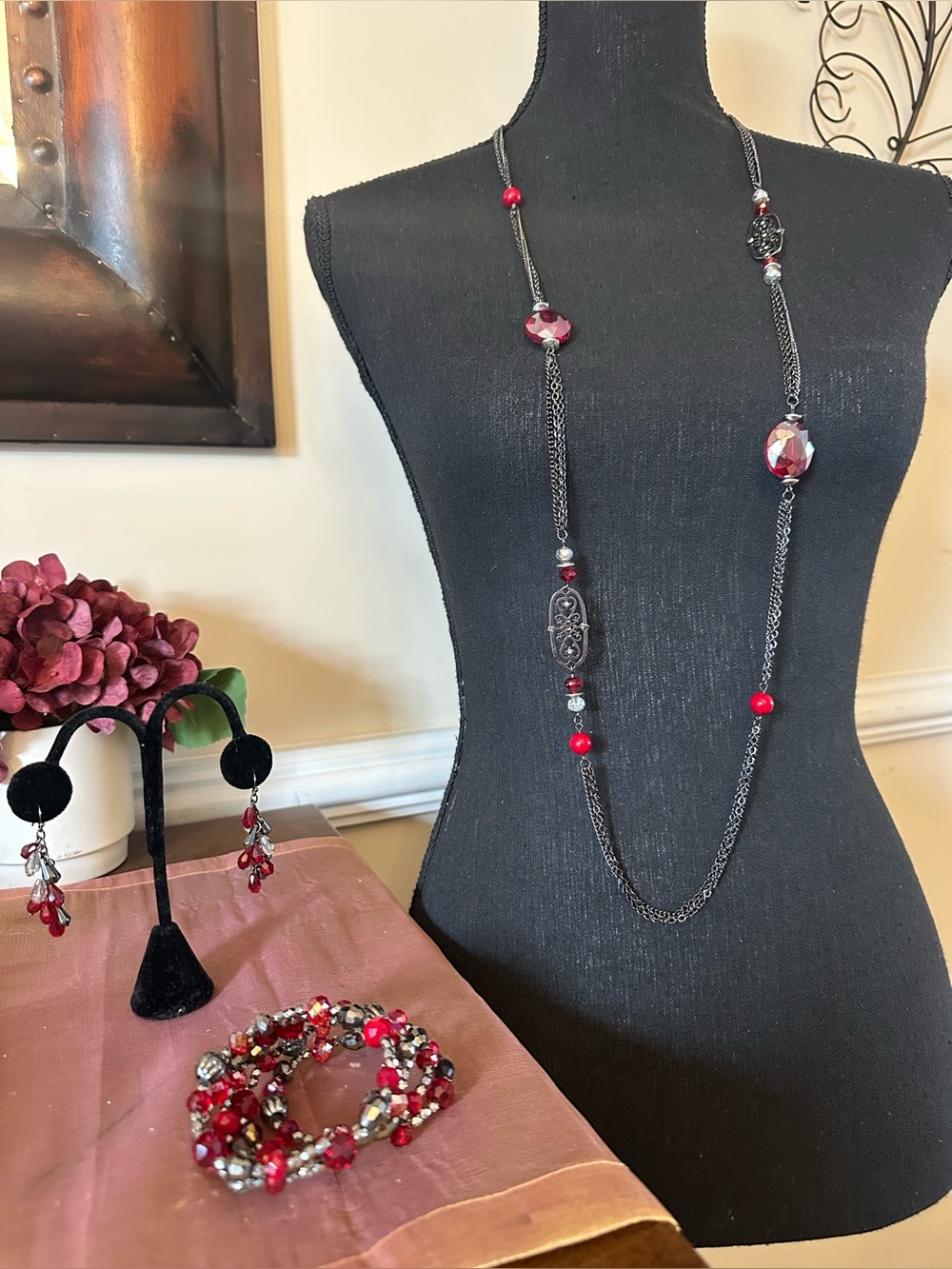 Women’s Gunmetal & Red Stone 3 Pc Jewelry Set: Necklace Bracelet & Earrings EUC